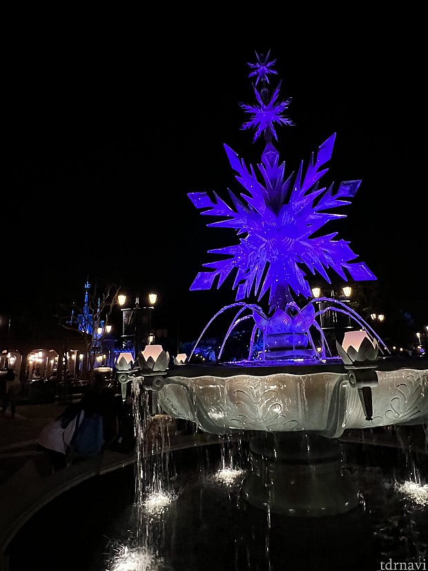 本当にアレンデールって存在するんだ…。アナやエルサ達がお散歩して