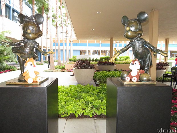エントランスのミキミニ像☆