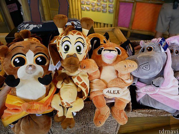 各キャラの子供時代のぬいぐるみ。30SGD(シンガポールドル)
だけどなぜか主要キャラのマーティがいない…