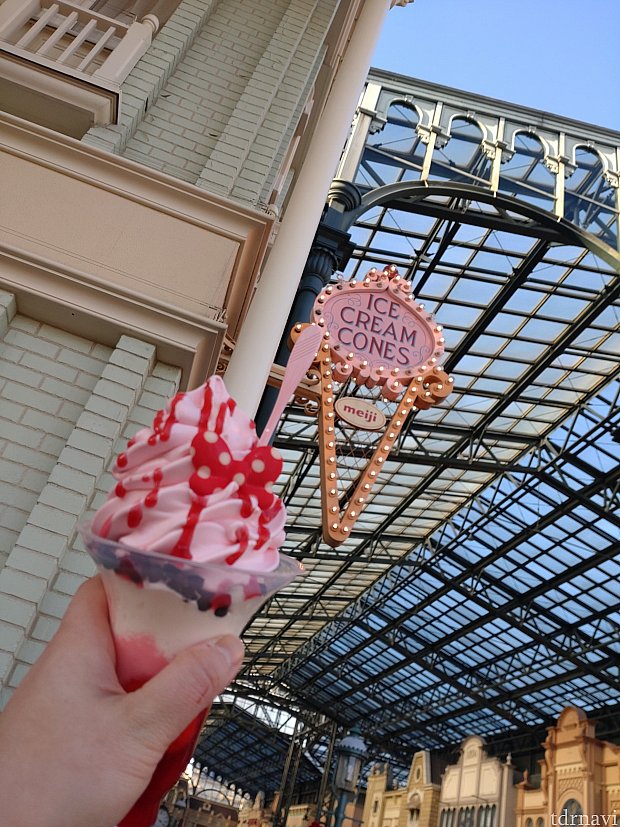 ミニーちゃんイメージの甘すぎず濃厚だけどさっぱりなソフトクリーム