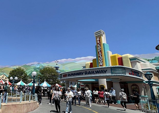 ランナウェイレールウェイのアナハイムディズニーとWDWの違いを