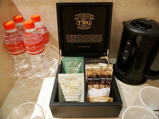 無料のお水は4本!TWGの紅茶が3種×2袋😍
毎日取っておいたので、家族へのお土産にしました😜