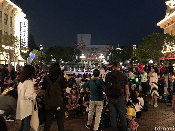 開始20分前でも10列以上になっていました。