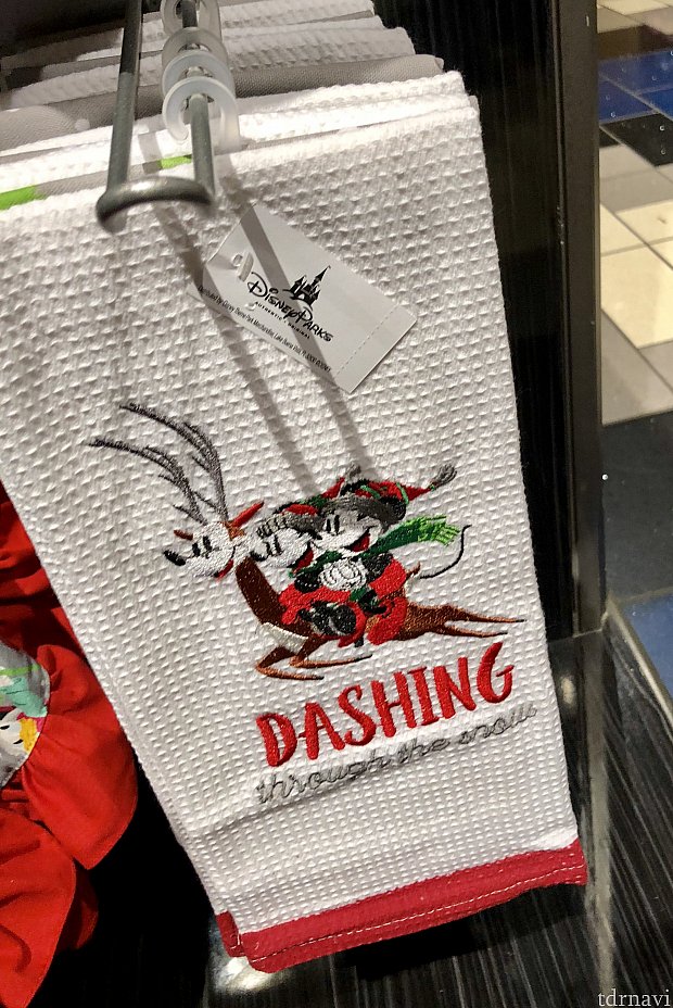 キッチンタオルにはあのトナカイ君が。$21.99