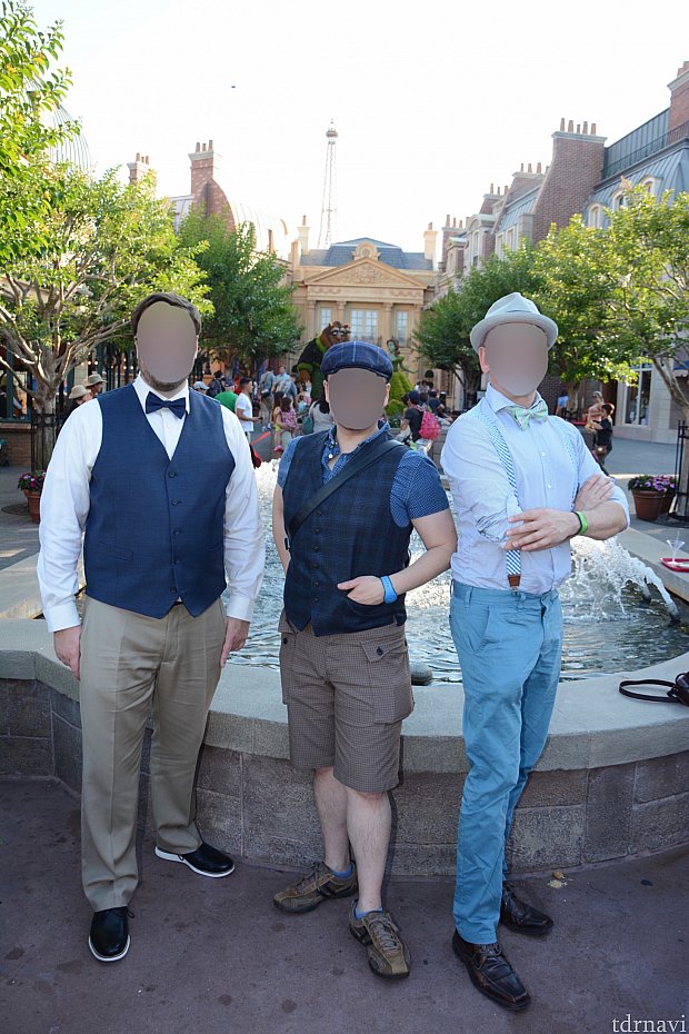 dapperしてきた友達だけでフランス館でポーズさせられてphotoパス撮影してもらいました。