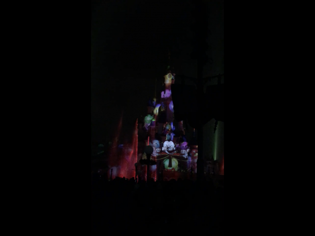 香港のあのショーとかぶってる ディズニー イルミネーションズ 前のミッキーデビュー90周年プロジェクションマッピング