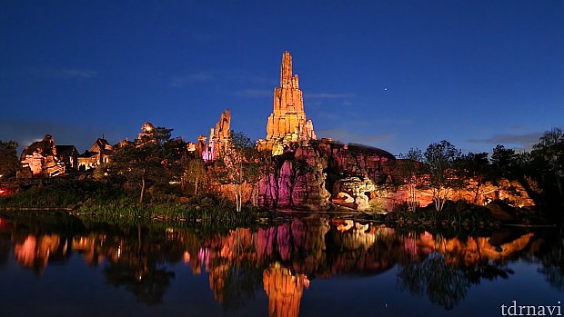 サンダー・メサ」とビッグサンダーマウンテン（パリ）