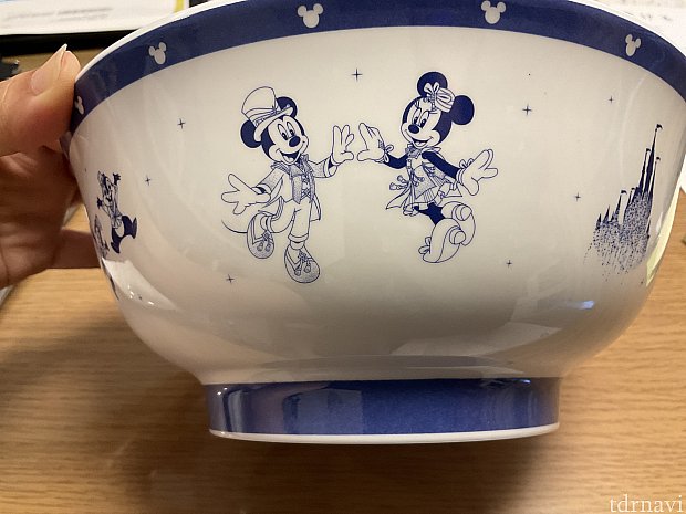 お土産にもぴったり！10周年記念スーベニアどんぶり | ミッキー