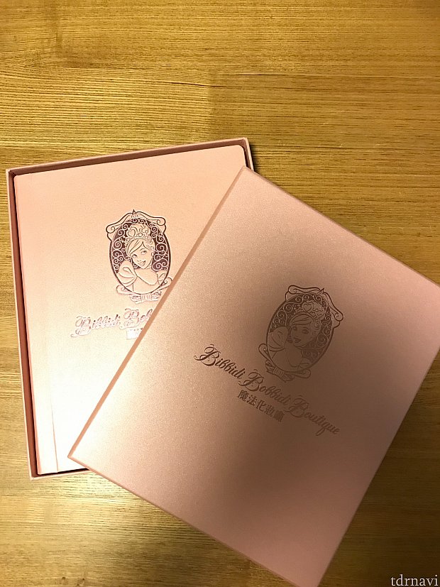 アルバムは立派な紙箱に入っています。