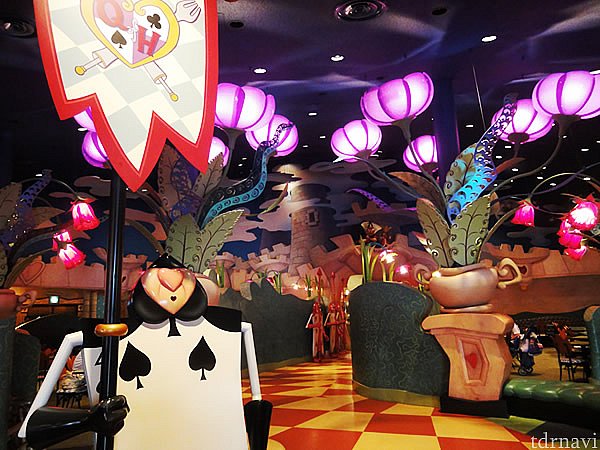 アリスの気分♡ | クイーン・オブ・ハートのバンケットホール