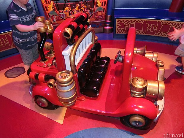 映画でピエロが乗っていた消防車。