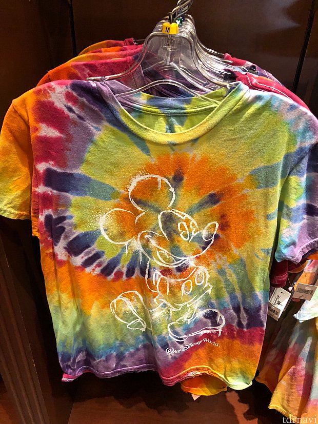 僕が昨年の同イベント中に購入し、レポートでも評判の良かったこのTシャツ。今年もありましたが、昨年のより、色合いが薄いので、少し落ち着いた印象です。$34.99