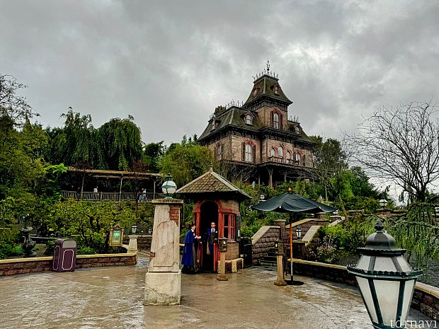 亡霊の館」という意味の通り、割とお化け屋敷っぱく振り切ってます
