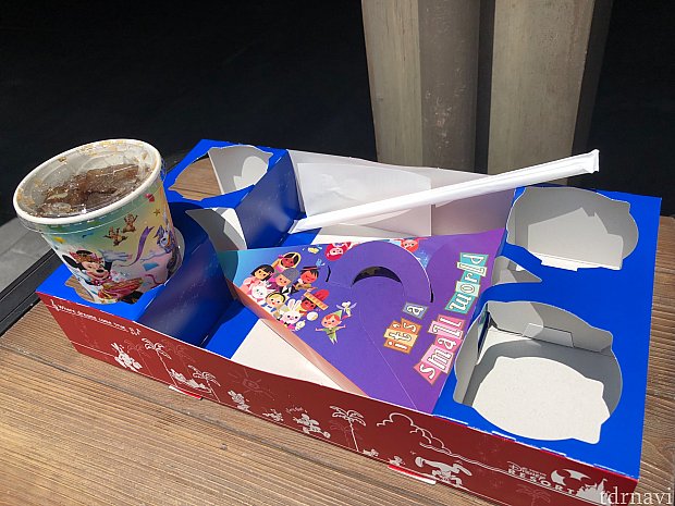 リニューアルしたスモールワールドのパッケージに入ってます。
