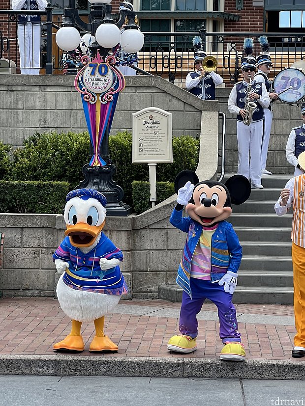 ミッキー達も登場！70周年のマーチングバンド（カリフォルニア）