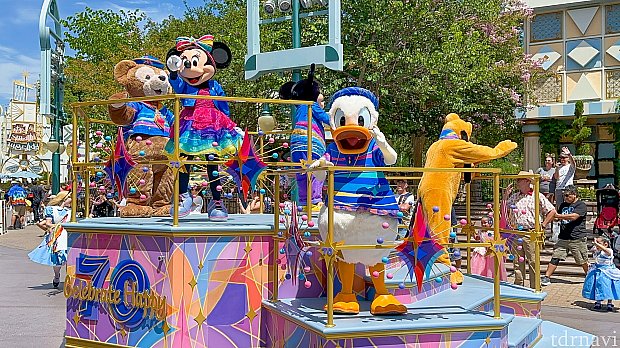 ディズニーパレード 70周年記念パレード「The Celebrate Happy Cavalcade」