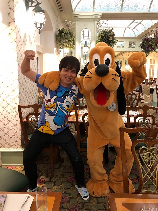 エンチャはオールタイムでキャラと楽しめます!
暇してるときはなんどもまわってきてくれるので絡み放題です!
時には複数キャラとの写真を撮れるレアな機会も???
