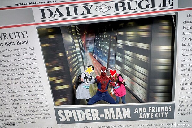 スパイダーマン!この新聞のフレームはフォトパスでしか撮ってもらえませんでした!