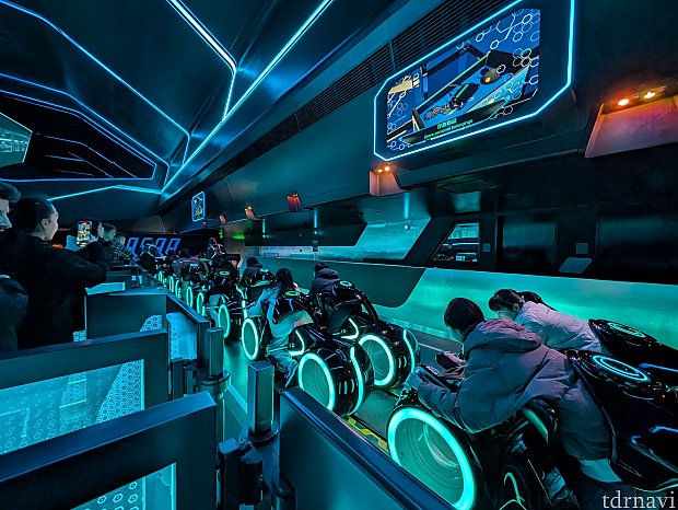 ディズニーパーク最速コースターは気分爽快 | トロン・ライト ディズニーパーク最速コースターは気分爽快 | トロン・ライト