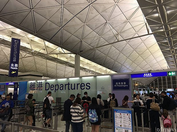 ここから出国します。