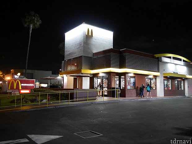 遊び倒したときはホテル横のマックにお世話になりました!