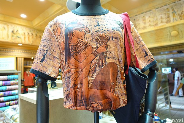 こちらのTシャツと合わせれば、間違いなくオシャレです。