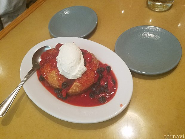 最後に出てきたデザート。重かったです…