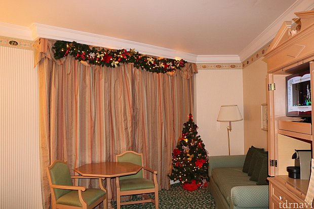 入ると正面にはクリスマスツリー🎄