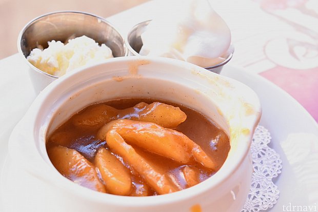 リンゴがこんなにたくさん!ちょうどよい甘さでトロトロに煮てあって、家に持って帰りたいくらいでした(笑)
