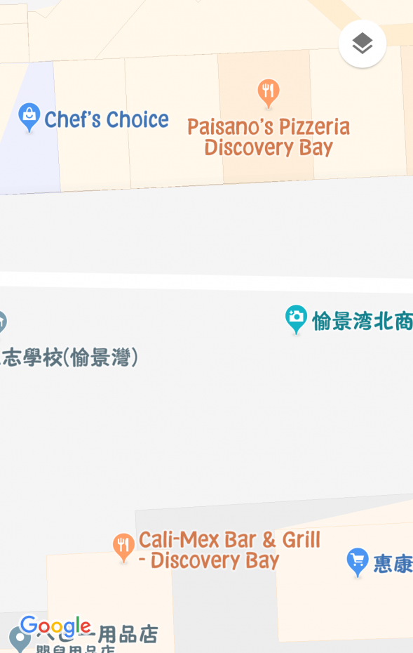 スーパーの向かいにある建物にあるレストランなど。
『Chef's Choice』の隣がスタバになります。