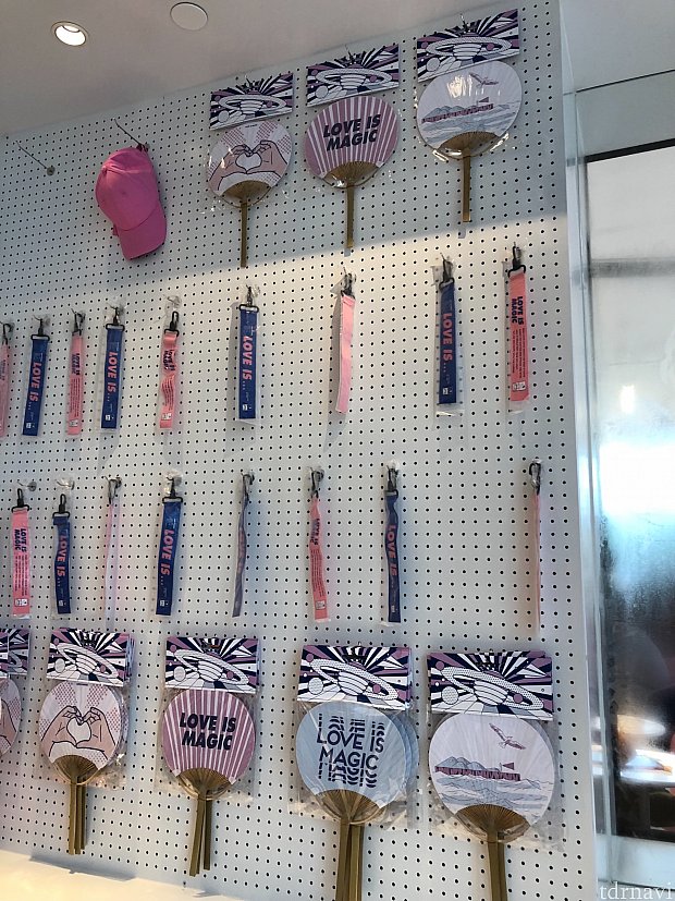 グッズも
