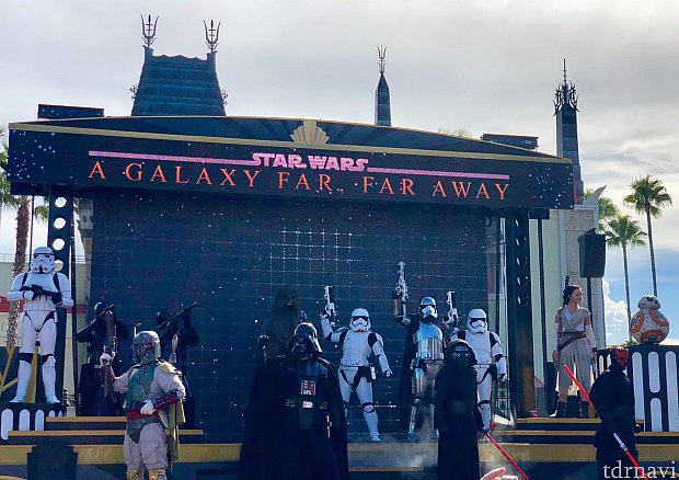 もうスターウォーズエリアがハリウッドスタジオにできるのも来年のことですからね、ディズニーもスターウォーズの押しが結構強いです。アトラクションとしての評価は低いですが、休憩所として使うには良いと思います。