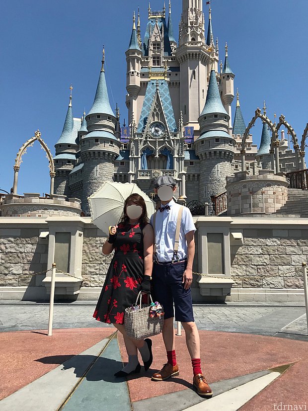 こちらはちびりす&チデ吉さんご夫婦が土曜日に参加されたマジックキングダムでのお写真。とても素敵なお二方!シンデレラ城前で素晴らしい一枚ですね!