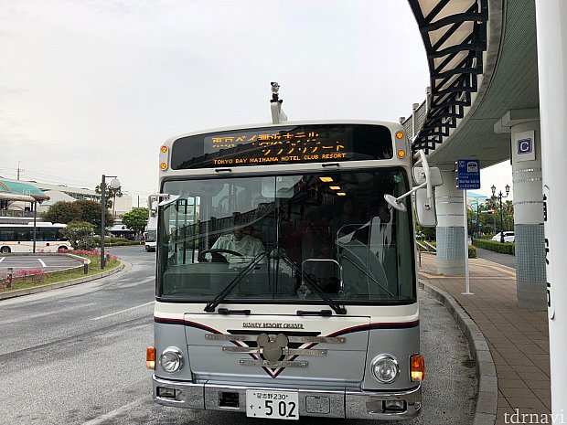 舞浜駅からホテル行きのバスもあるので楽に移動できますよ!
