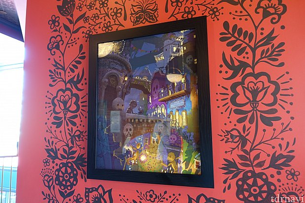 『リメンバー・ミー』のアート。壁のデザインはアートごとに異なっています。