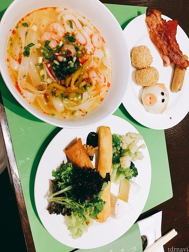 朝食
ベーコンが肉厚で美味しい