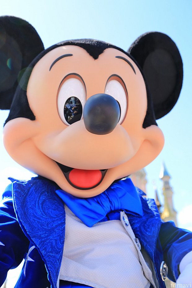 ミッキーとハイタッチする1秒前