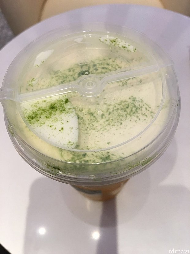 烏龍茶の上にのっているチーズクリーム。このミスマッチ感覚がウケているのかな〜。味はとても美味しいです。