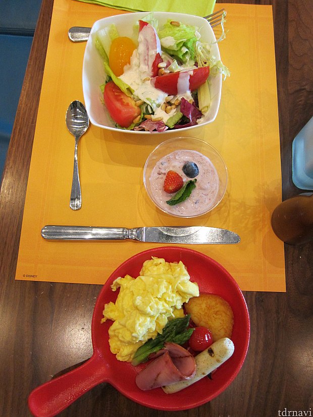 メイン料理のスクランブルエッグ。