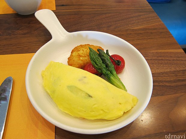 メイン料理のオムレツ。