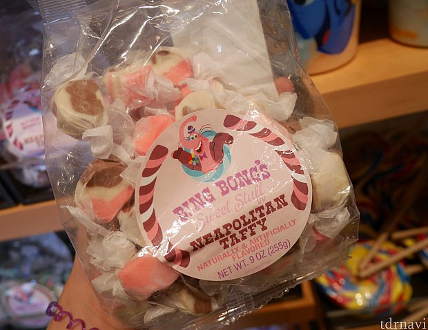 ナポリタンってあるけれど、多分ナポリタンアイスクリーム味的なものだと思われます!ストロベリー、クリーム、チョコのミックス味かと♪