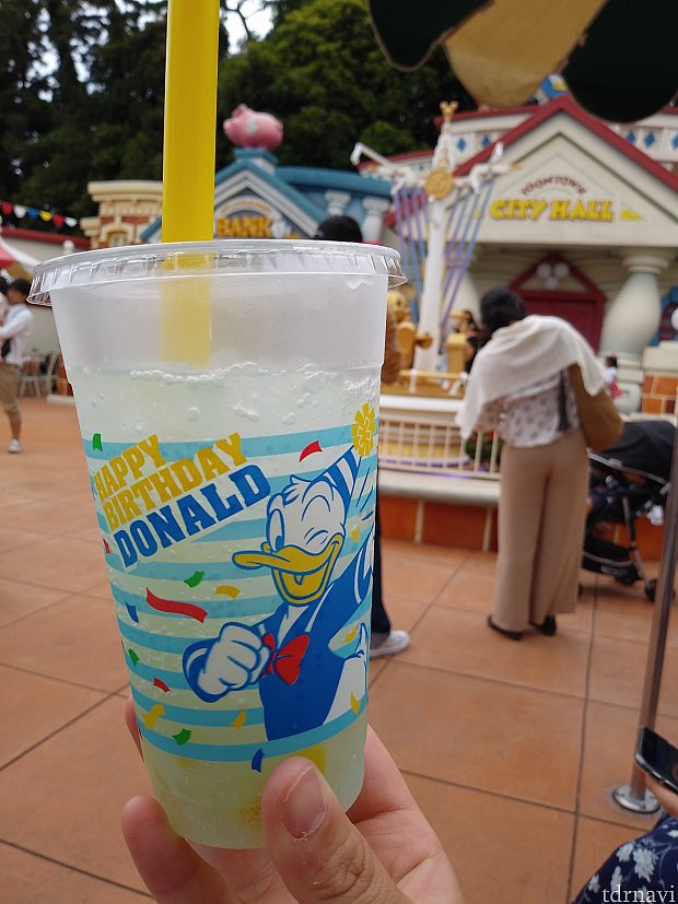 トゥーンタウンのハッピーバースデードリンク!美味しかったです。