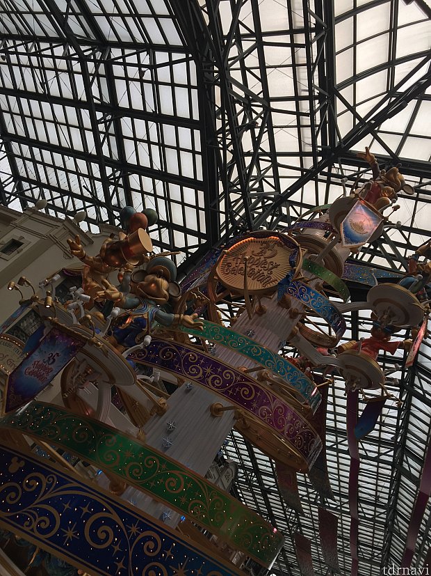 空いているから写真が撮りやすいけど、セレブレーションタワー逃げません!
