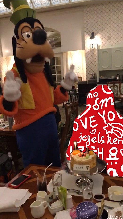 バースデーソングに合わせて指揮するグーフィー🎂♬