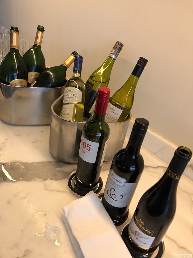 ラウンジではアルコールも飲み放題。カクテルタイムにはシャンパンをガブ飲みできます!これは嬉しい😆