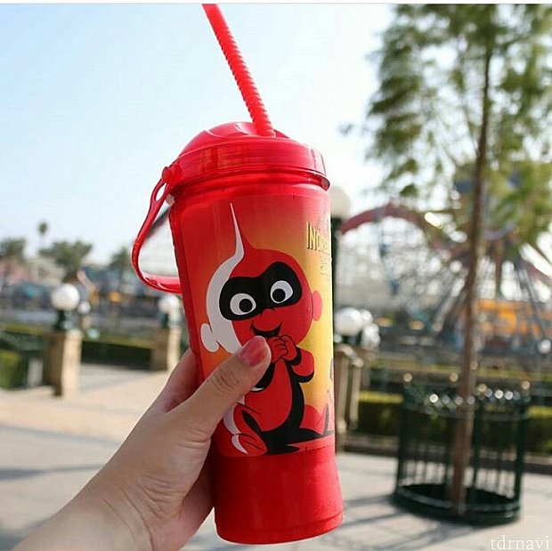 かわいい💘スーベニア自体はベコベコするプラスチックです。
