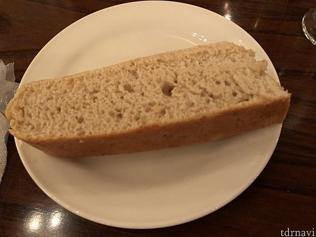 パン🍞めちゃくちゃ柔らかくてモチモチ感たっぷりでミミ部分に塩がついていてとても美味しかった。(おかわりしました)