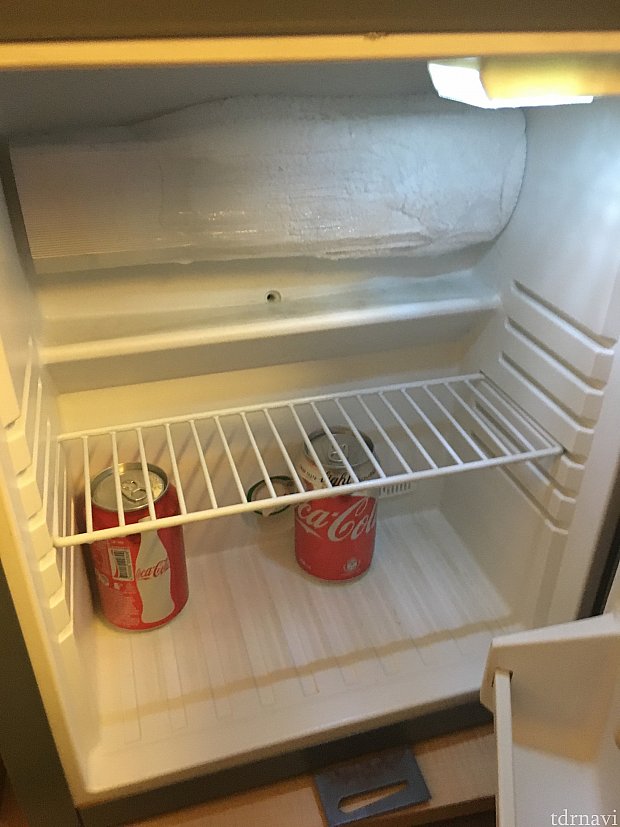 ドリンクコーナーの下は小さな冷蔵庫