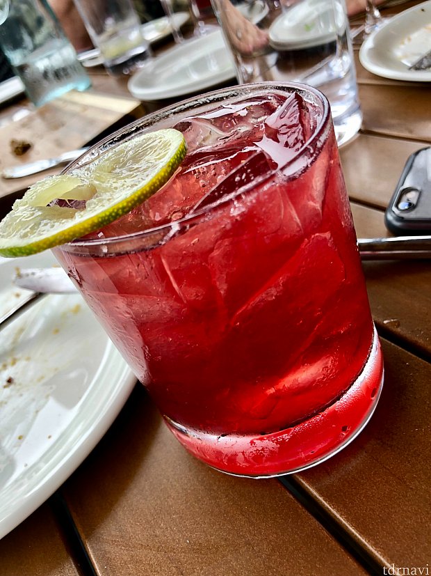 Jorge’s Red Sangriaはソムリエの秘密のレシピから。甘めのカクテルが個人的に好きなので、このカクテルは飲みやすかったです。値段は$14。よく考えたら、ワインバー専門店なのにワイン注文していませんでした!