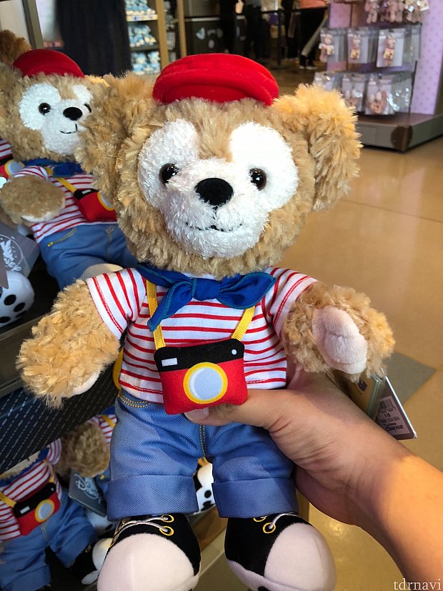 ダッフィーの9インチ(SSサイズ?) 159元。
カメラが可愛い♡